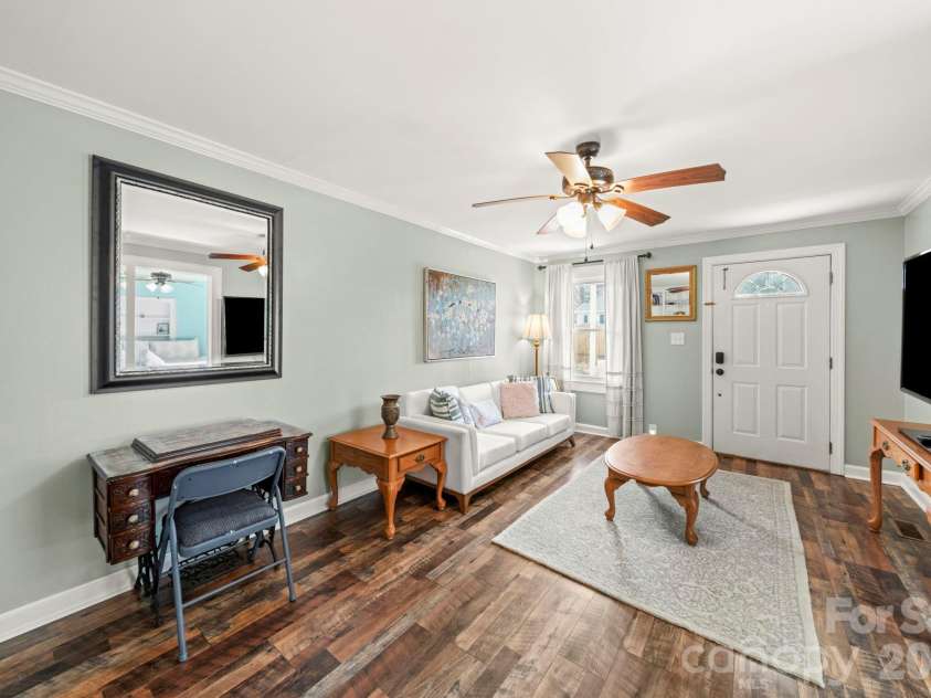 211 9th Street, Belmont, NC 28012.  MLS# CAR4385746, YatesRealty ID 42472. 