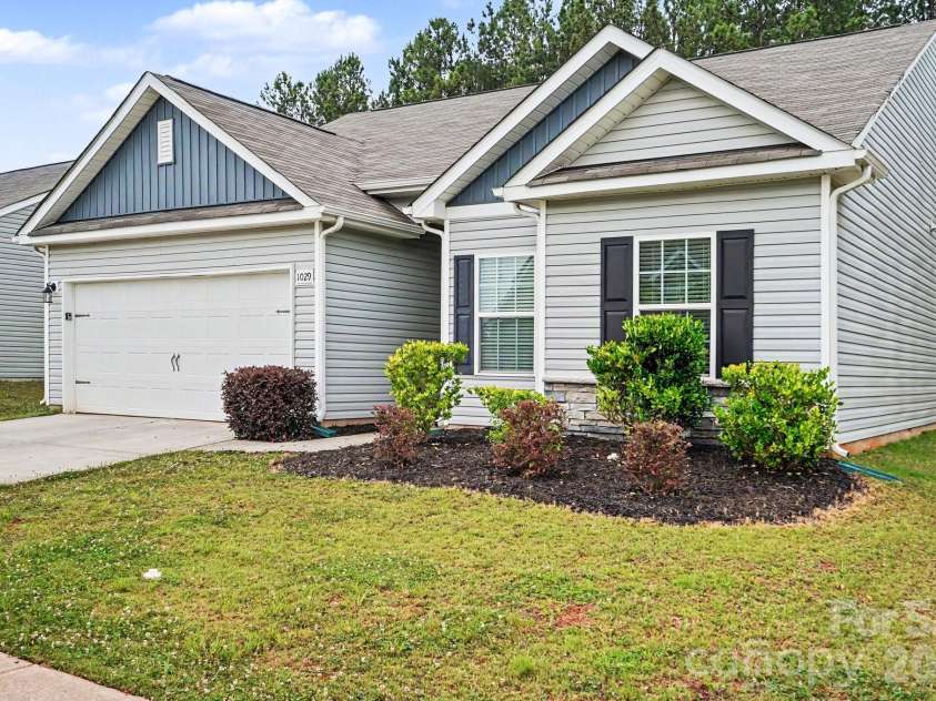 1029 Culver Spring Way, Charlotte, NC 28215.  MLS# CAR4391324, YatesRealty ID 42473. 