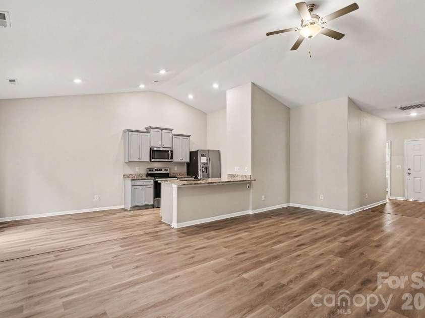 1029 Culver Spring Way, Charlotte, NC 28215.  MLS# CAR4391324, YatesRealty ID 42473. 