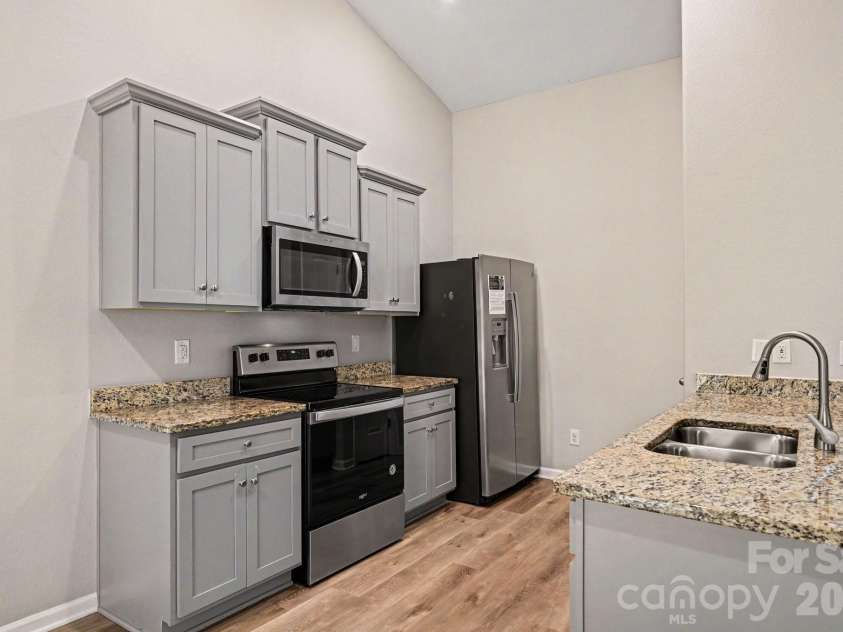 1029 Culver Spring Way, Charlotte, NC 28215.  MLS# CAR4391324, YatesRealty ID 42473. 