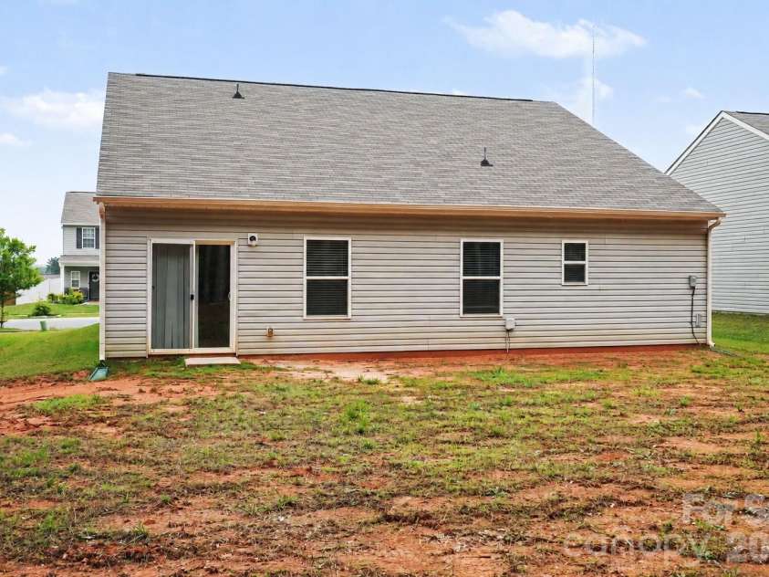 1029 Culver Spring Way, Charlotte, NC 28215.  MLS# CAR4391324, YatesRealty ID 42473. 