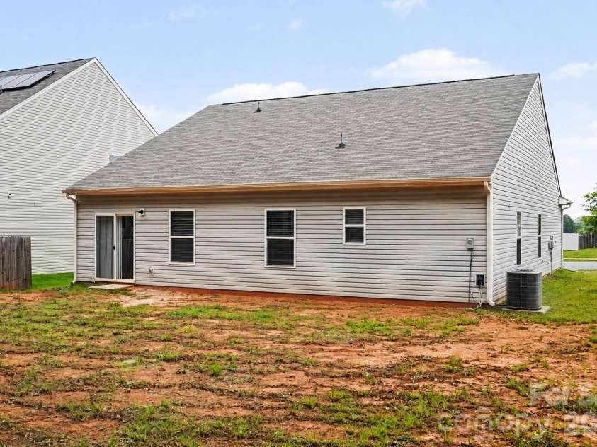 1029 Culver Spring Way, Charlotte, NC 28215.  MLS# CAR4391324, YatesRealty ID 42473. 