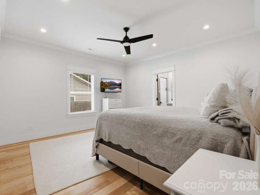5309 Tarrywood Lane, Charlotte, NC 28205.  MLS# CAR4408943, YatesRealty ID 42474. 