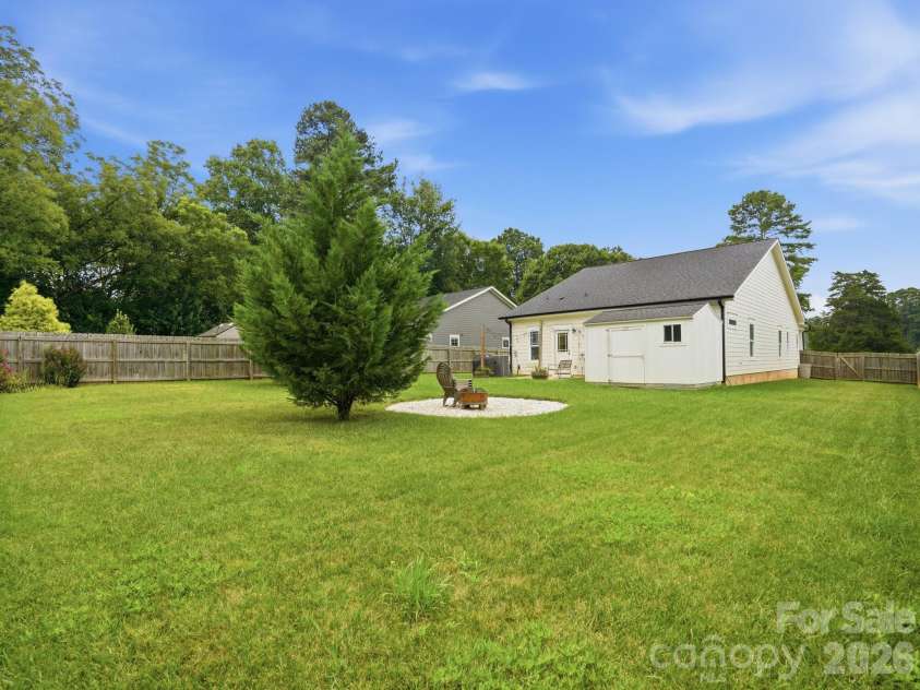 5309 Tarrywood Lane, Charlotte, NC 28205.  MLS# CAR4408943, YatesRealty ID 42474. 
