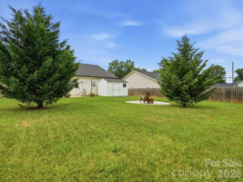 5309 Tarrywood Lane, Charlotte, NC 28205.  MLS# CAR4408943, YatesRealty ID 42474. 