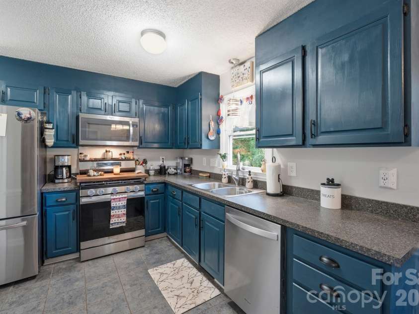 19535 Heartland Street, Cornelius, NC 28031.  MLS# CAR4405802, YatesRealty ID 42476. Kitchen - updated appliances 2020