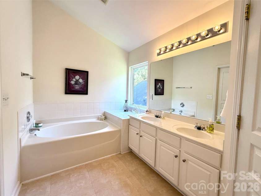 9610 Corbett Square Lane, Charlotte, NC 28214.  MLS# CAR4408193, YatesRealty ID 42477. En suite primary