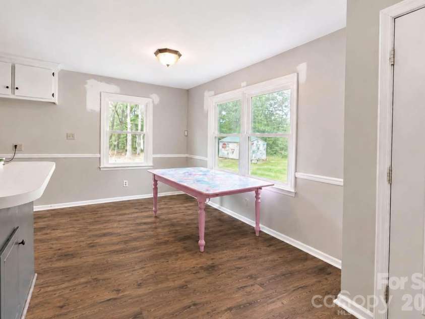 1003 Slick Rock Road, Chester, SC 29706.  MLS# CAR4407880, YatesRealty ID 42479. Small Dining/Breakfast Nook