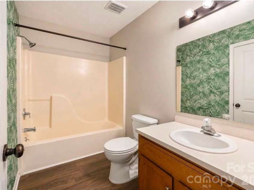 1003 Slick Rock Road, Chester, SC 29706.  MLS# CAR4407880, YatesRealty ID 42479. Upstairs Bathroom 2
