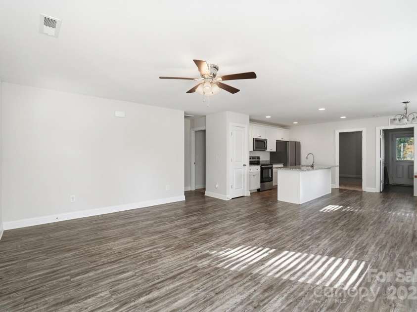 351 Center Street, Kannapolis, NC 28083.  MLS# CAR4304032, YatesRealty ID 4248. Enjoy effortless living with the seamless flow from the living area into the bright, modern kitchen, all featuring the same attractive low-maintenance flooring
