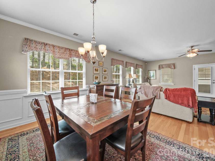 4286 Perth Road, Fort Mill, SC 29707.  MLS# CAR4408624, YatesRealty ID 42483. Breakfast area