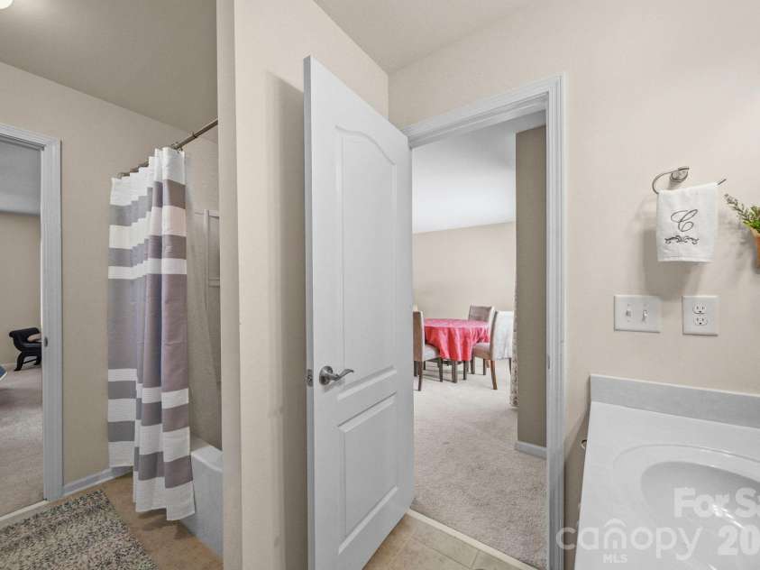 4286 Perth Road, Fort Mill, SC 29707.  MLS# CAR4408624, YatesRealty ID 42483. Upstairs full bathroom
