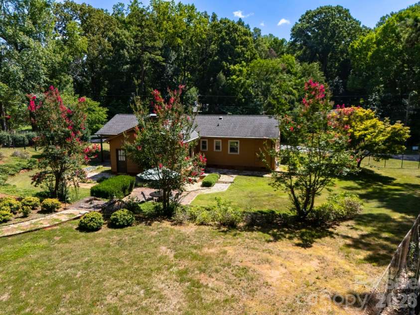 1433 Niagara Circle, Charlotte, NC 28214.  MLS# CAR4406762, YatesRealty ID 42484. 