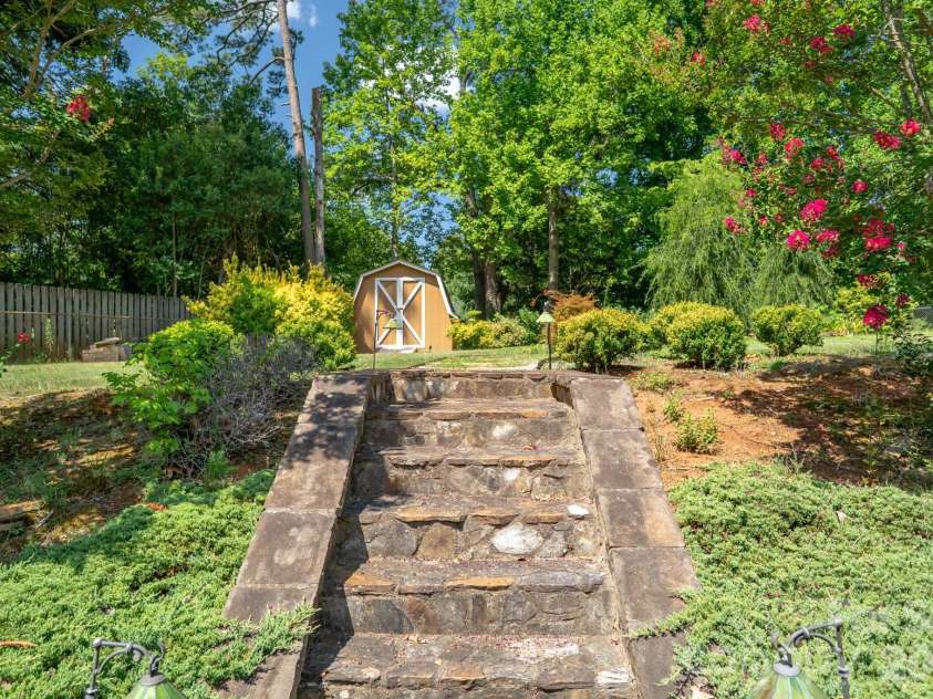 1433 Niagara Circle, Charlotte, NC 28214.  MLS# CAR4406762, YatesRealty ID 42484. 
