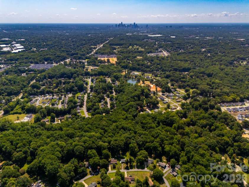 1433 Niagara Circle, Charlotte, NC 28214.  MLS# CAR4406762, YatesRealty ID 42484. 