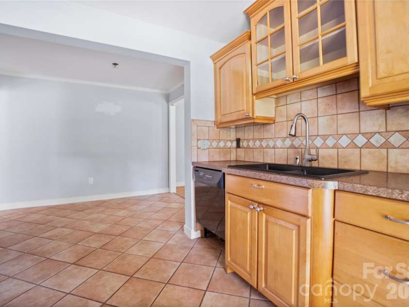 1433 Niagara Circle, Charlotte, NC 28214.  MLS# CAR4406762, YatesRealty ID 42484. 