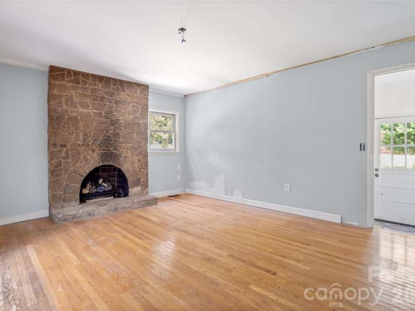 1433 Niagara Circle, Charlotte, NC 28214.  MLS# CAR4406762, YatesRealty ID 42484. 