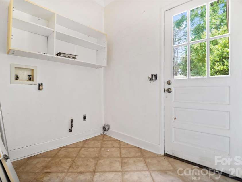 1433 Niagara Circle, Charlotte, NC 28214.  MLS# CAR4406762, YatesRealty ID 42484. 