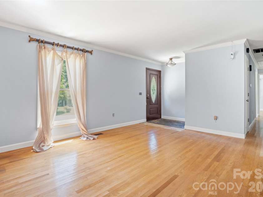 1433 Niagara Circle, Charlotte, NC 28214.  MLS# CAR4406762, YatesRealty ID 42484. 