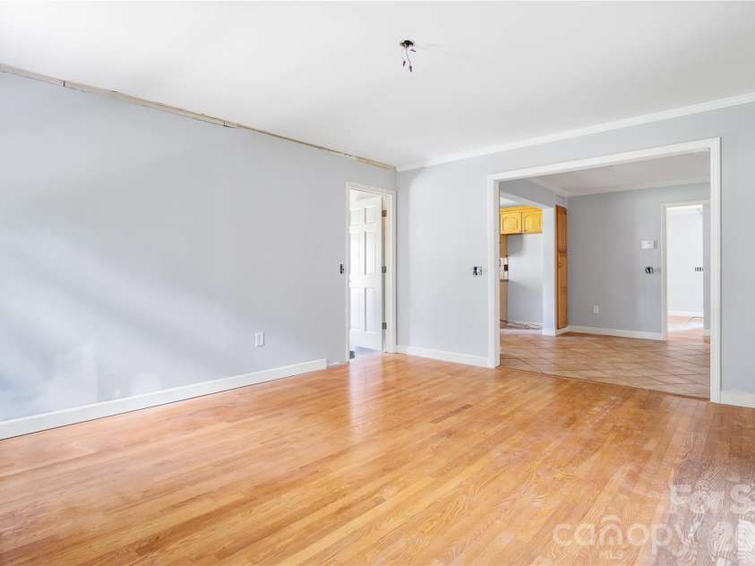 1433 Niagara Circle, Charlotte, NC 28214.  MLS# CAR4406762, YatesRealty ID 42484. 