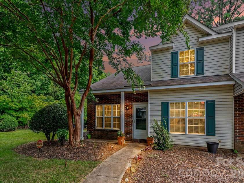 5845 Cougar Lane, Charlotte, NC 28269.  MLS# CAR4407101, YatesRealty ID 42485. 