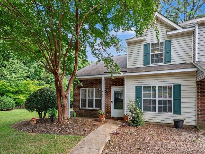 5845 Cougar Lane, Charlotte, NC 28269.  MLS# CAR4407101, YatesRealty ID 42485. 
