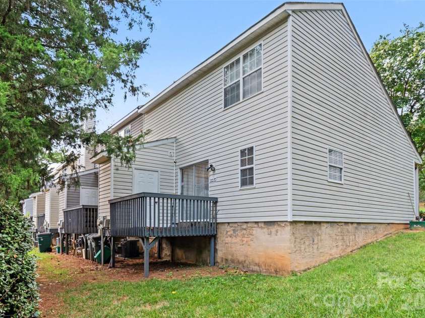 5845 Cougar Lane, Charlotte, NC 28269.  MLS# CAR4407101, YatesRealty ID 42485. 