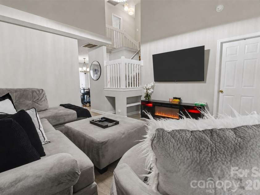 5845 Cougar Lane, Charlotte, NC 28269.  MLS# CAR4407101, YatesRealty ID 42485. 