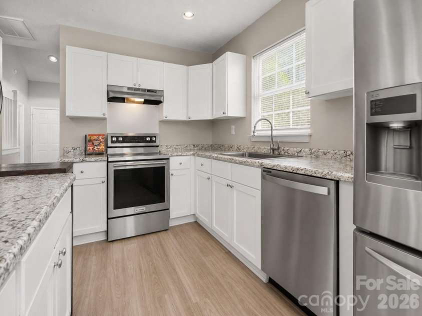 5845 Cougar Lane, Charlotte, NC 28269.  MLS# CAR4407101, YatesRealty ID 42485. 