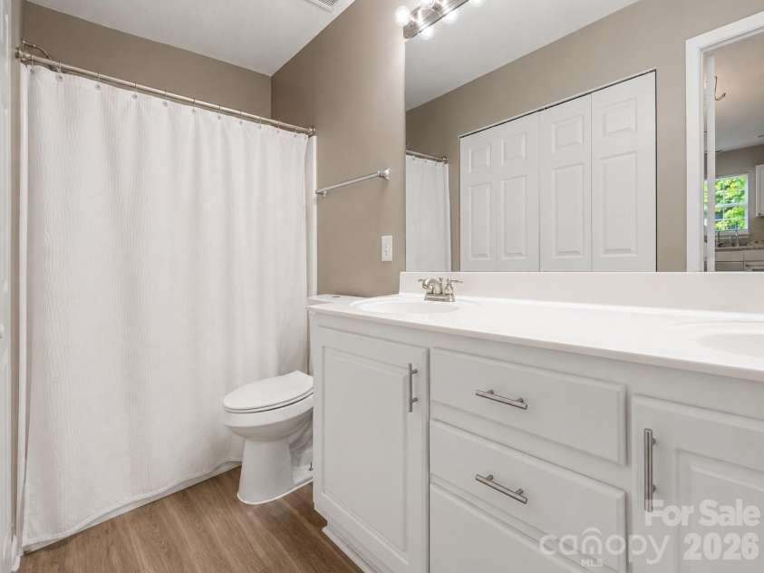 5845 Cougar Lane, Charlotte, NC 28269.  MLS# CAR4407101, YatesRealty ID 42485. 