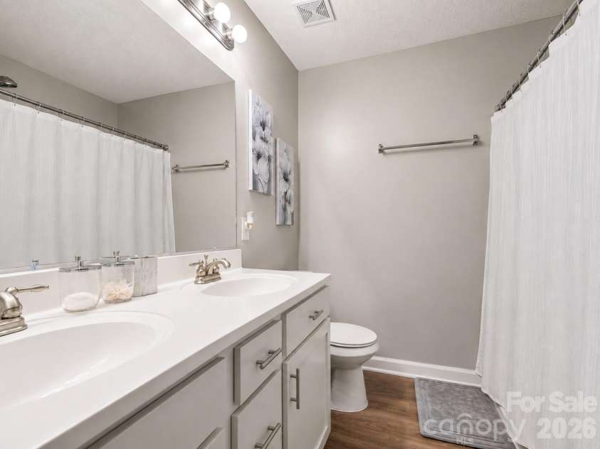 5845 Cougar Lane, Charlotte, NC 28269.  MLS# CAR4407101, YatesRealty ID 42485. 