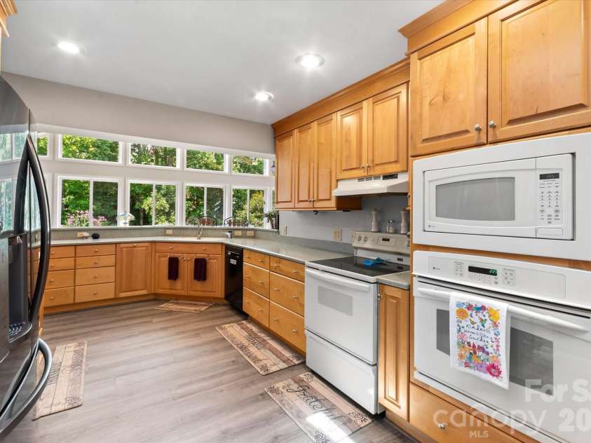 12 Highlander Lane, Hendersonville, NC 28792.  MLS# CAR4400920, YatesRealty ID 42486. 