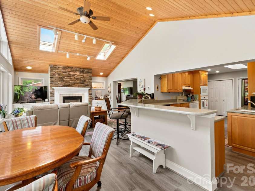 12 Highlander Lane, Hendersonville, NC 28792.  MLS# CAR4400920, YatesRealty ID 42486. 