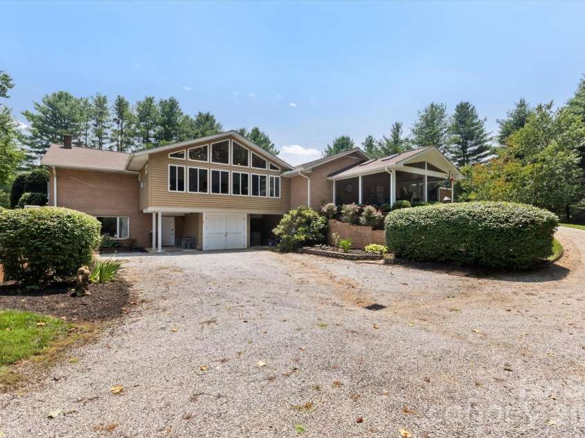 12 Highlander Lane, Hendersonville, NC 28792.  MLS# CAR4400920, YatesRealty ID 42486. 