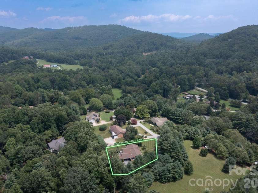 12 Highlander Lane, Hendersonville, NC 28792.  MLS# CAR4400920, YatesRealty ID 42486. 