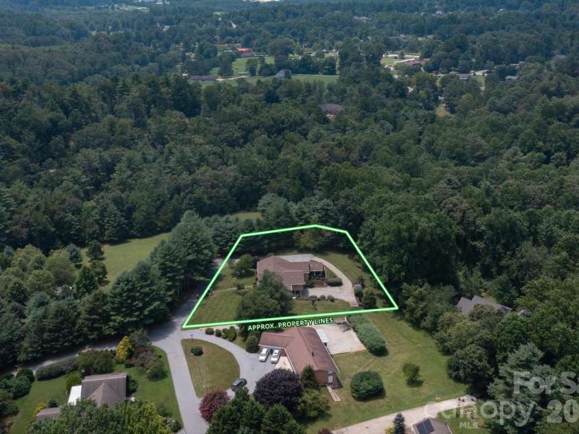 12 Highlander Lane, Hendersonville, NC 28792.  MLS# CAR4400920, YatesRealty ID 42486. 