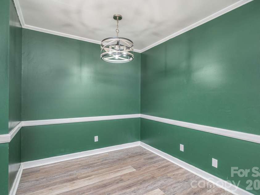 304 Windsor Drive, Shelby, NC 28150.  MLS# CAR4408450, YatesRealty ID 42488. 