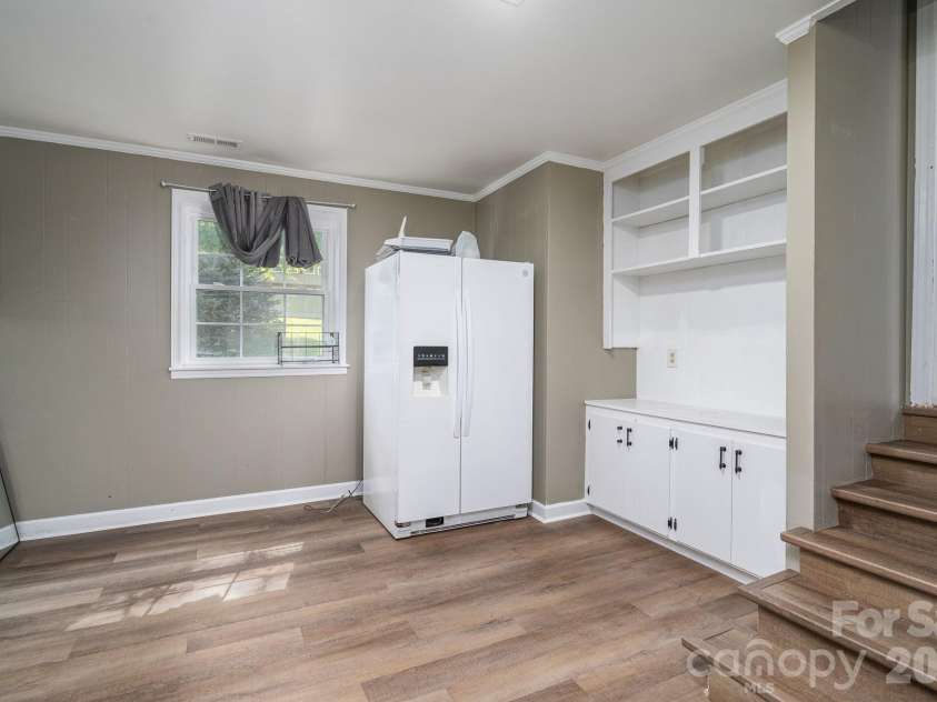 304 Windsor Drive, Shelby, NC 28150.  MLS# CAR4408450, YatesRealty ID 42488. 