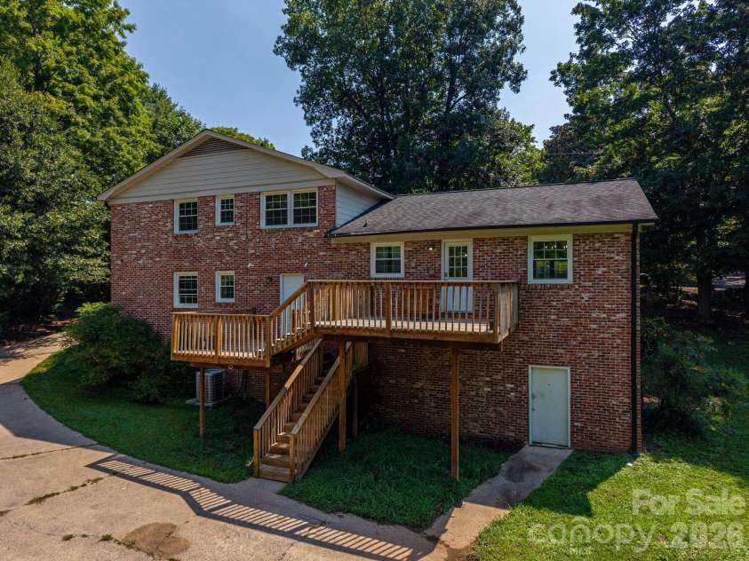 304 Windsor Drive, Shelby, NC 28150.  MLS# CAR4408450, YatesRealty ID 42488. 