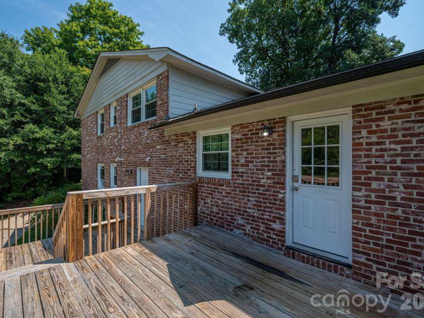 304 Windsor Drive, Shelby, NC 28150.  MLS# CAR4408450, YatesRealty ID 42488. 