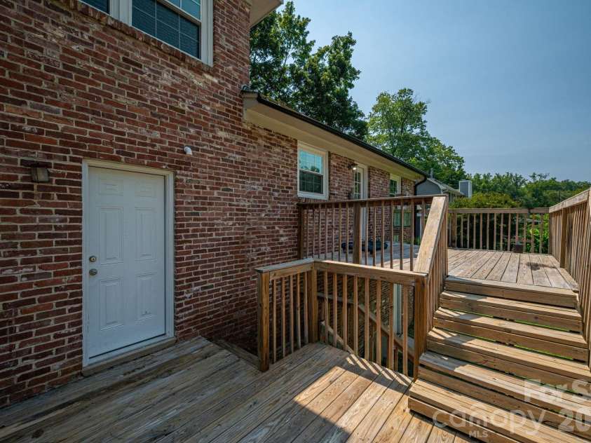 304 Windsor Drive, Shelby, NC 28150.  MLS# CAR4408450, YatesRealty ID 42488. 