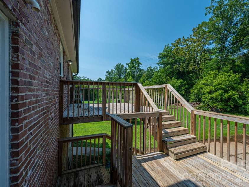 304 Windsor Drive, Shelby, NC 28150.  MLS# CAR4408450, YatesRealty ID 42488. 