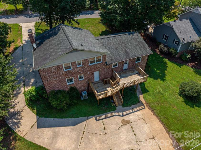 304 Windsor Drive, Shelby, NC 28150.  MLS# CAR4408450, YatesRealty ID 42488. 