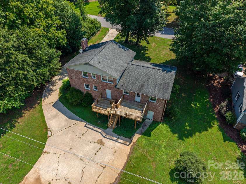 304 Windsor Drive, Shelby, NC 28150.  MLS# CAR4408450, YatesRealty ID 42488. 