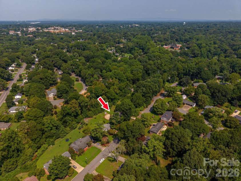 304 Windsor Drive, Shelby, NC 28150.  MLS# CAR4408450, YatesRealty ID 42488. 