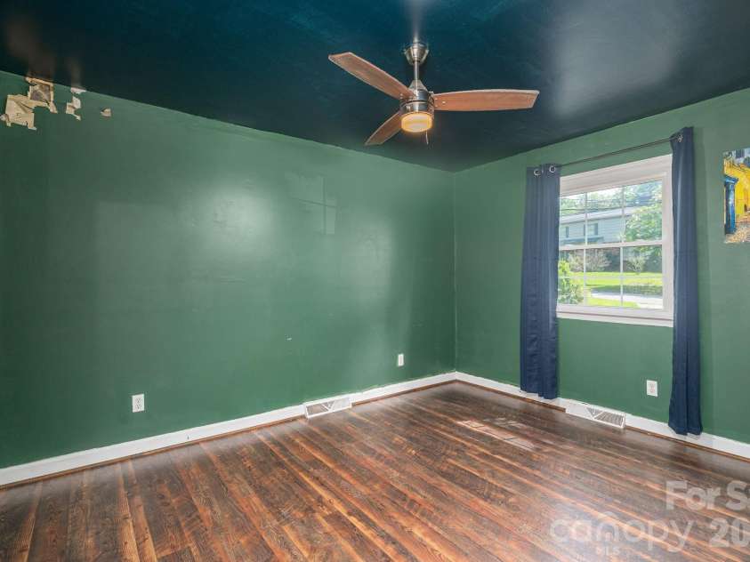 304 Windsor Drive, Shelby, NC 28150.  MLS# CAR4408450, YatesRealty ID 42488. Bedroom 3