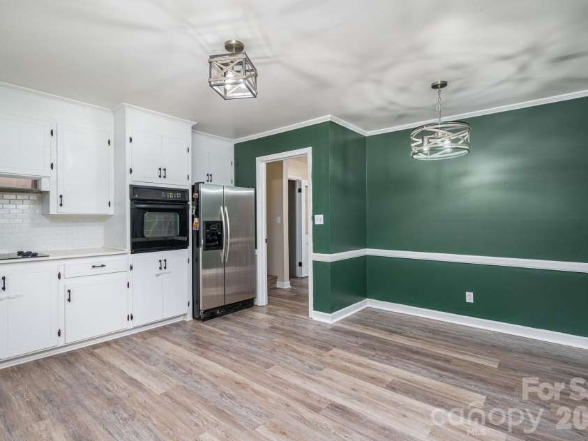 304 Windsor Drive, Shelby, NC 28150.  MLS# CAR4408450, YatesRealty ID 42488. Eat in kitchen