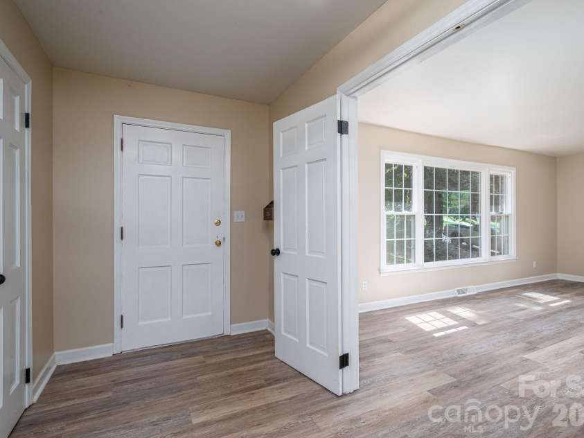 304 Windsor Drive, Shelby, NC 28150.  MLS# CAR4408450, YatesRealty ID 42488. Entry and living room