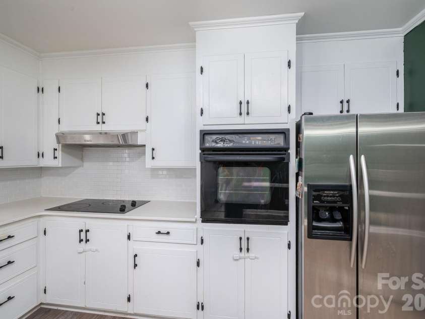 304 Windsor Drive, Shelby, NC 28150.  MLS# CAR4408450, YatesRealty ID 42488. Kitchen