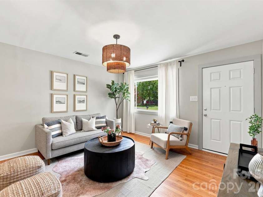 6805 Ellendale Drive, Charlotte, NC 28217.  MLS# CAR4399657, YatesRealty ID 42489. 